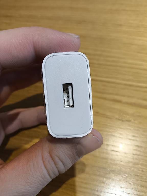 Ladegeräte: Neuer USB A Plug MI 5 V = 2 A – Gebraucht aus Wädenswil von Preppy