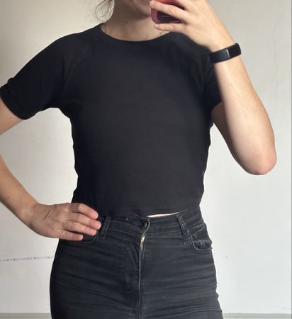 Schwarzes Damen T-Shirt, cropped, ripped in  M