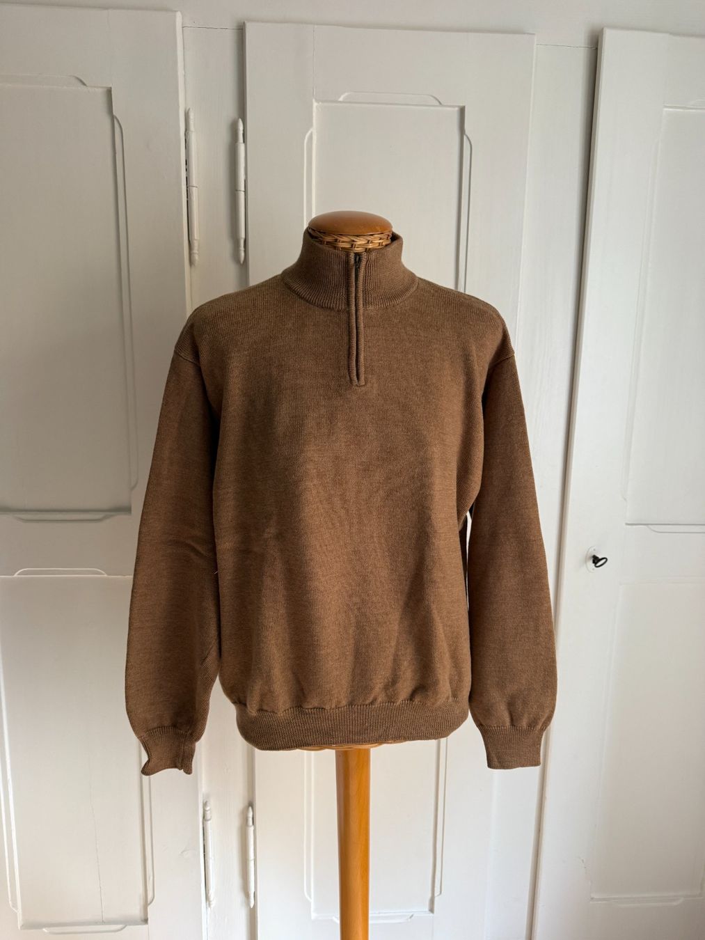 Pulls & Sweat-shirts: VIYELLA - Merinowolle Strickpullover hellbraun M – D'occasion à Zürich par Diazaio