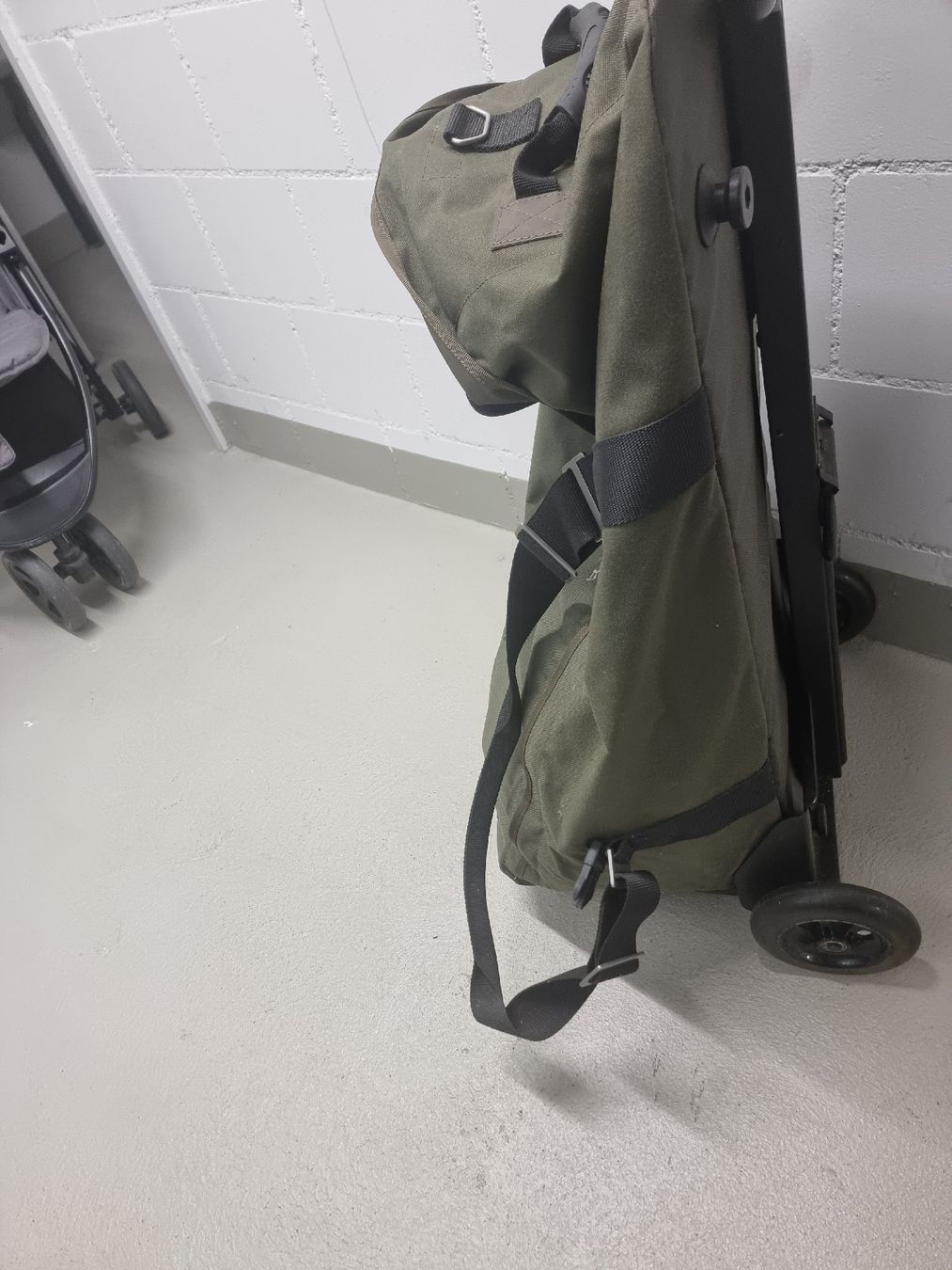 Valigie & Borse: Schweizer Armee  / Militär Trolley – Rollkoffer – Usato da Wohlen AG venduto da niki31 2