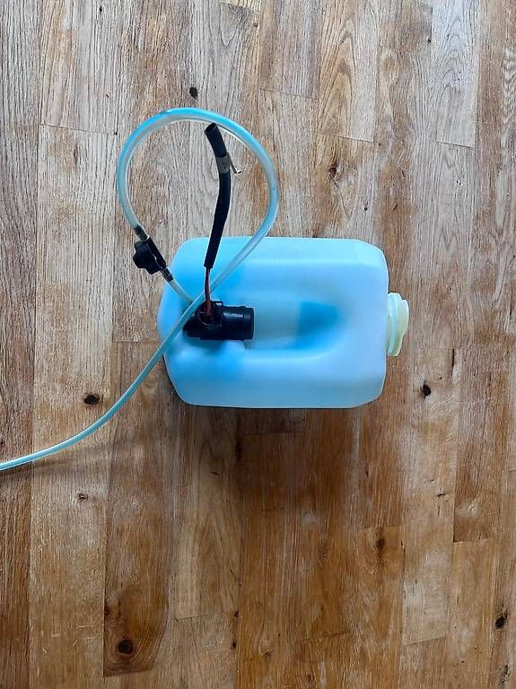 Toutes les pièces auto: Universal Scheibenwaschbehälter mit Pumpe 12V Mini Cooper – D'occasion à Mauren par lotus_46