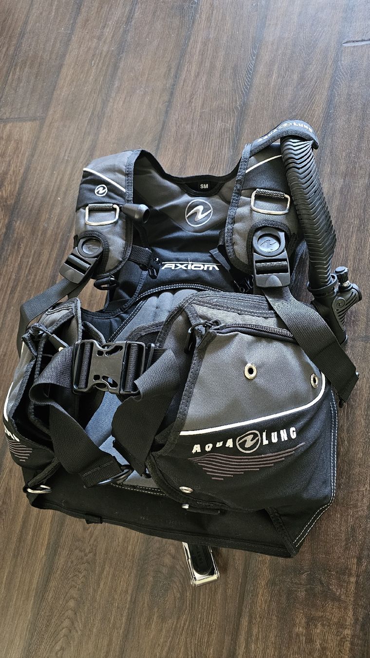 Giacche: Aqualung Axiom BCD SM – Usato da Naters venduto da Tim.schny