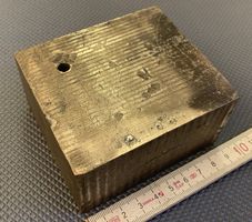 Reststück Bronze 3.5 kg (80 x 92 x 53 mm) ohne Stempel