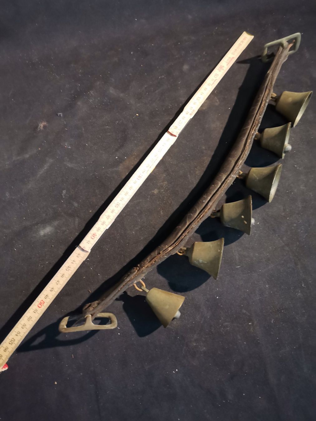 Briglie & Cavezze: Altes Pferde Glockengeläut, Alte Pferdeglocken, Glocken – Usato da Wiedlisbach venduto da materialkreislauf