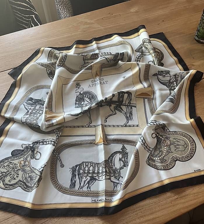 Hermès Foulards, Tücher & Schals: Hermes foulard – Gebraucht aus Meilen von tif_x9sj 4