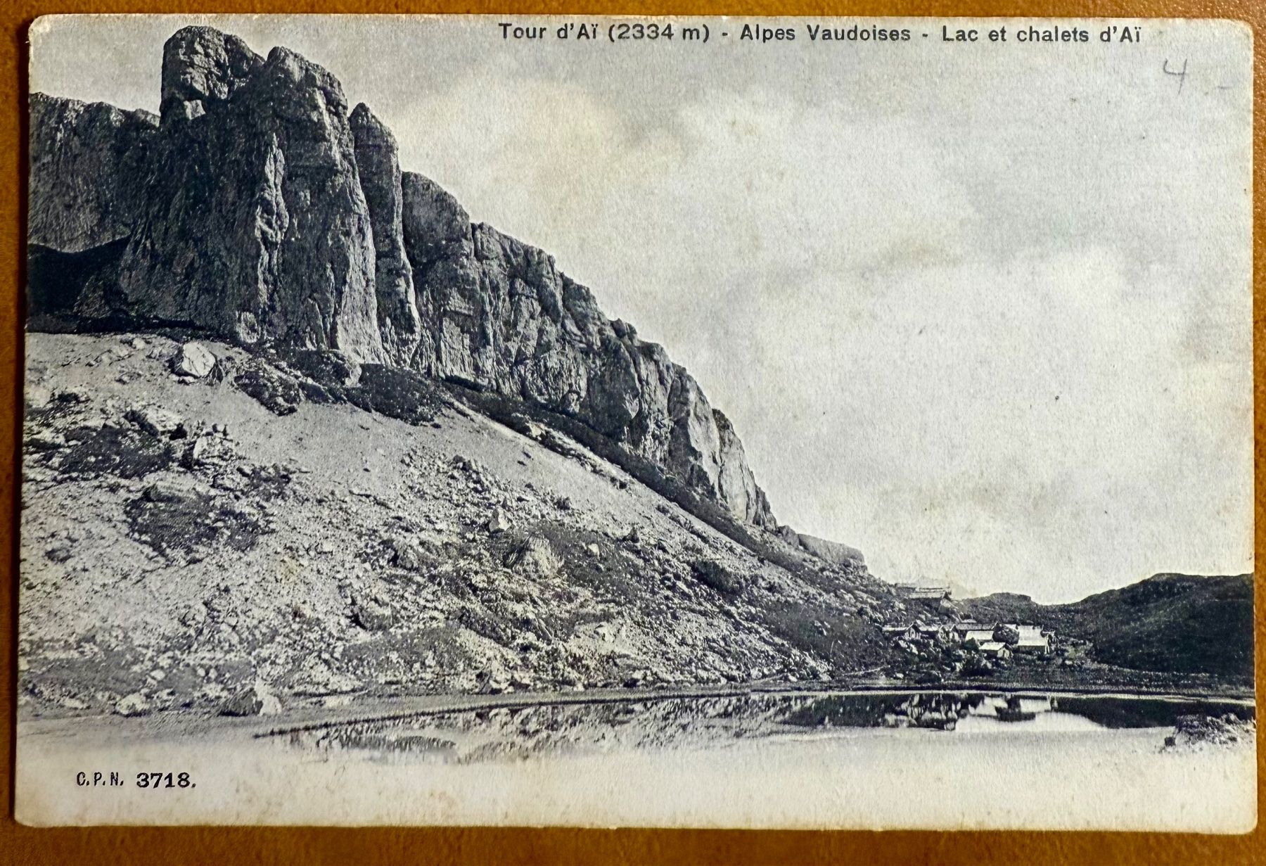 Cartoline postali: Tour d'Aï - Lac et Chalets – Usato da Lutry venduto da Ediego