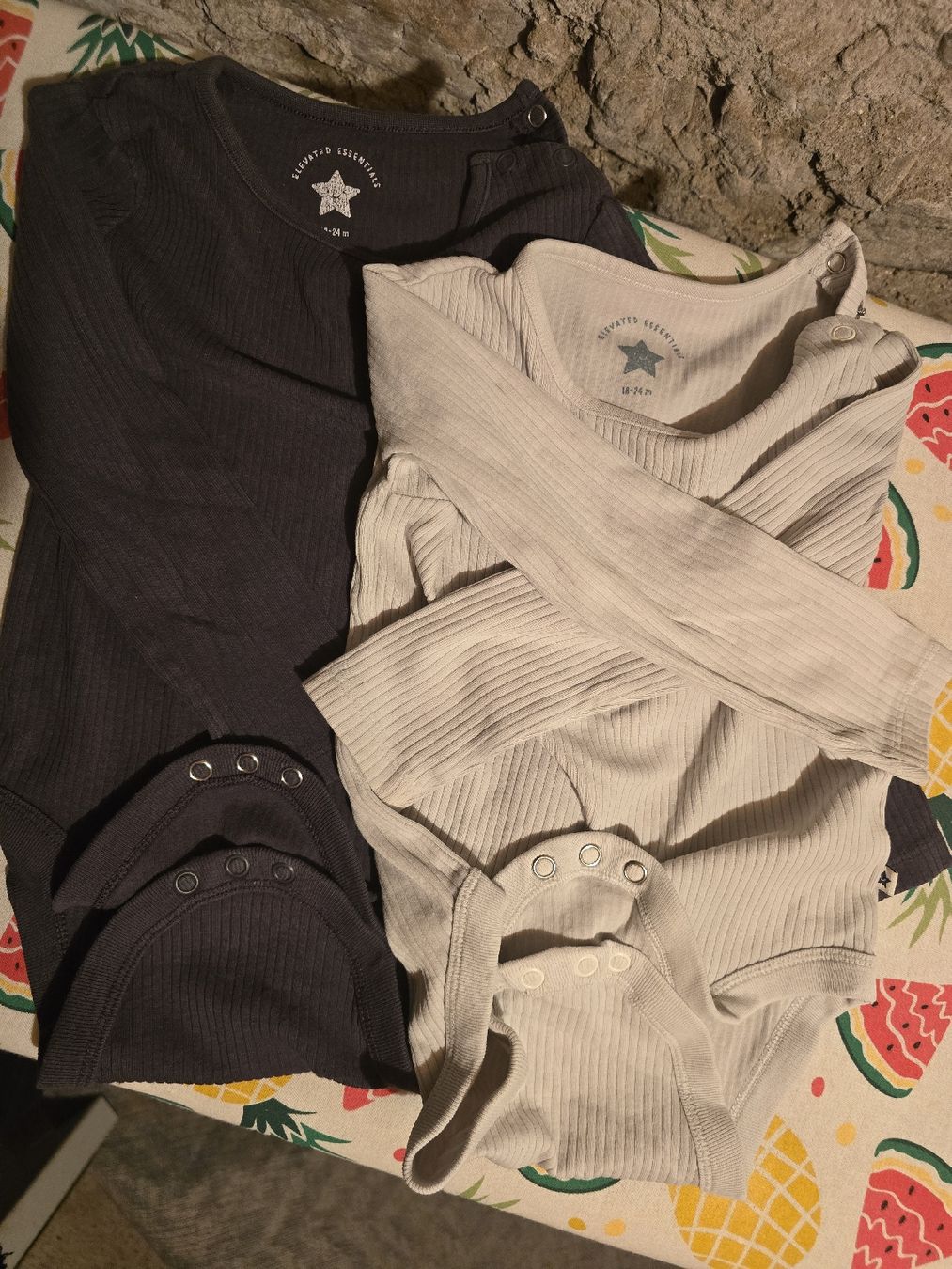 Sous-vêtements: 2 Baby Bodys Elevated Essentials Grösse 18-24 Monate – D'occasion à Reutigen par Werren05 1
