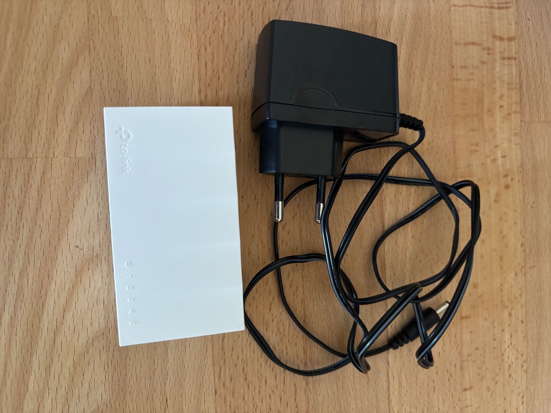 TP-Link Hubs & Switches: TP-Link LS1005 – Gebraucht aus Bremgarten AG von Trombone98