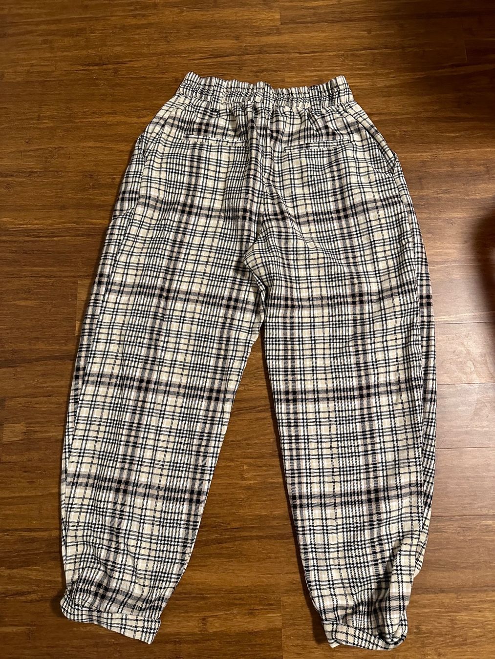 Bershka Pantaloni: Bershka Stoffhose Grösse 36 – Usato da Busswil venduto da billib 2