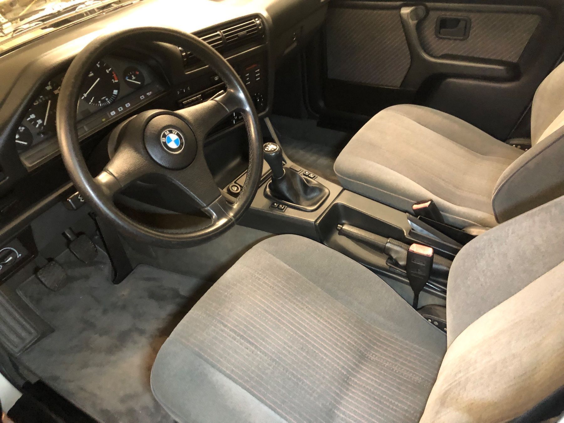BMW Automobili: Bmw E30 320i original Edition mit Sportpaket mit  Shadowline – Usato da Immensee venduto da AutoTrader24 8