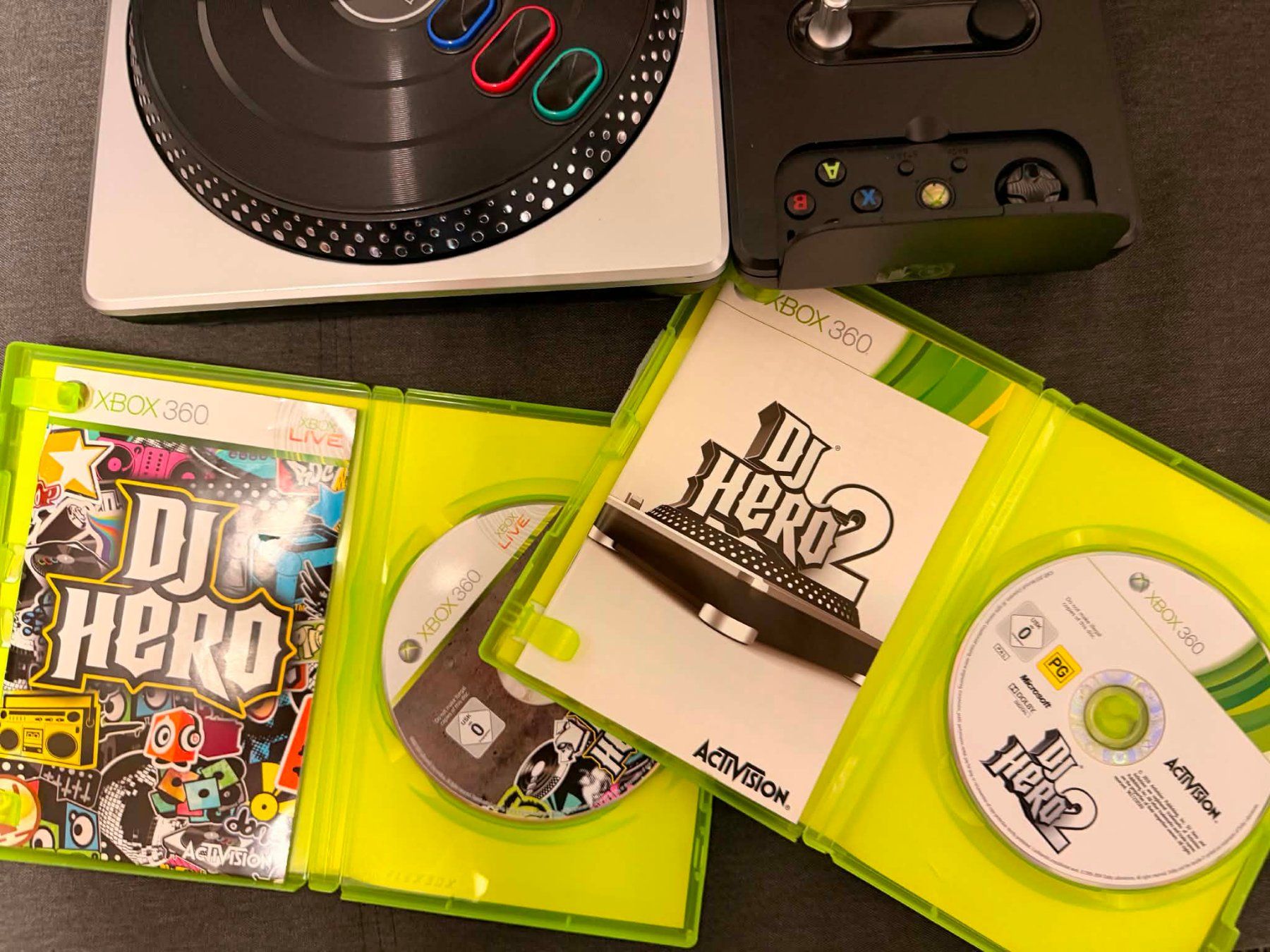 Microsoft Spiele: DJ Hero controller + 2 giochi Microsoft Xbox 360 – Gebraucht aus Giubiasco von Ticinerd 1