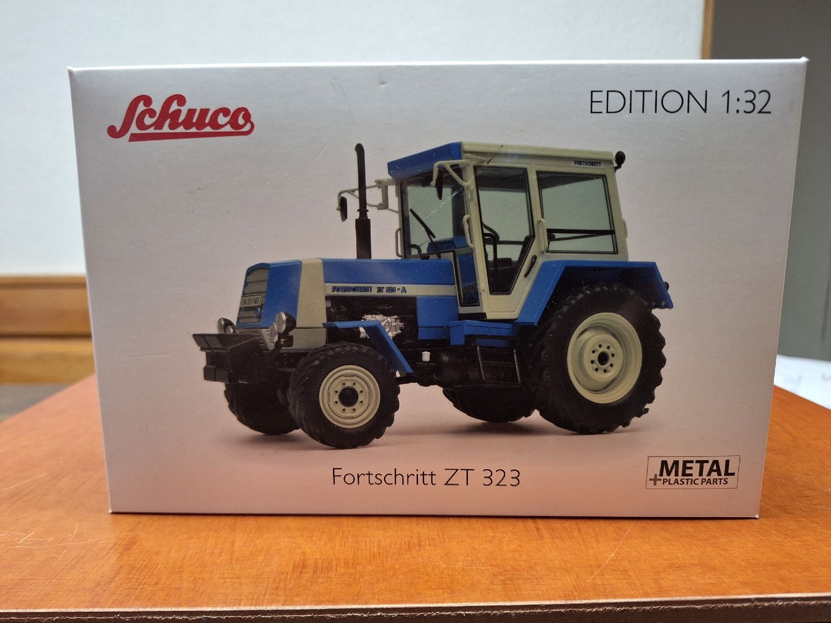 Schuco Kit di modellismo & Modellini statici: SCHUCO Fortschritt ZT 323 – Nuovo e nell'imballaggio originale da Laupersdorf venduto da walmeister62