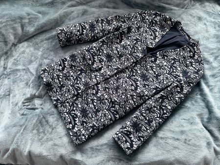 Veste élégante noire/blanche à motifs floraux, taille M