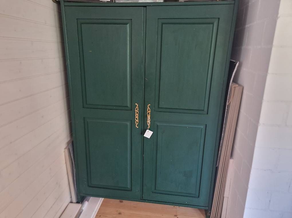 Armoires: Alter Holzschrank – D'occasion à Roggwil TG par Okaloosa14