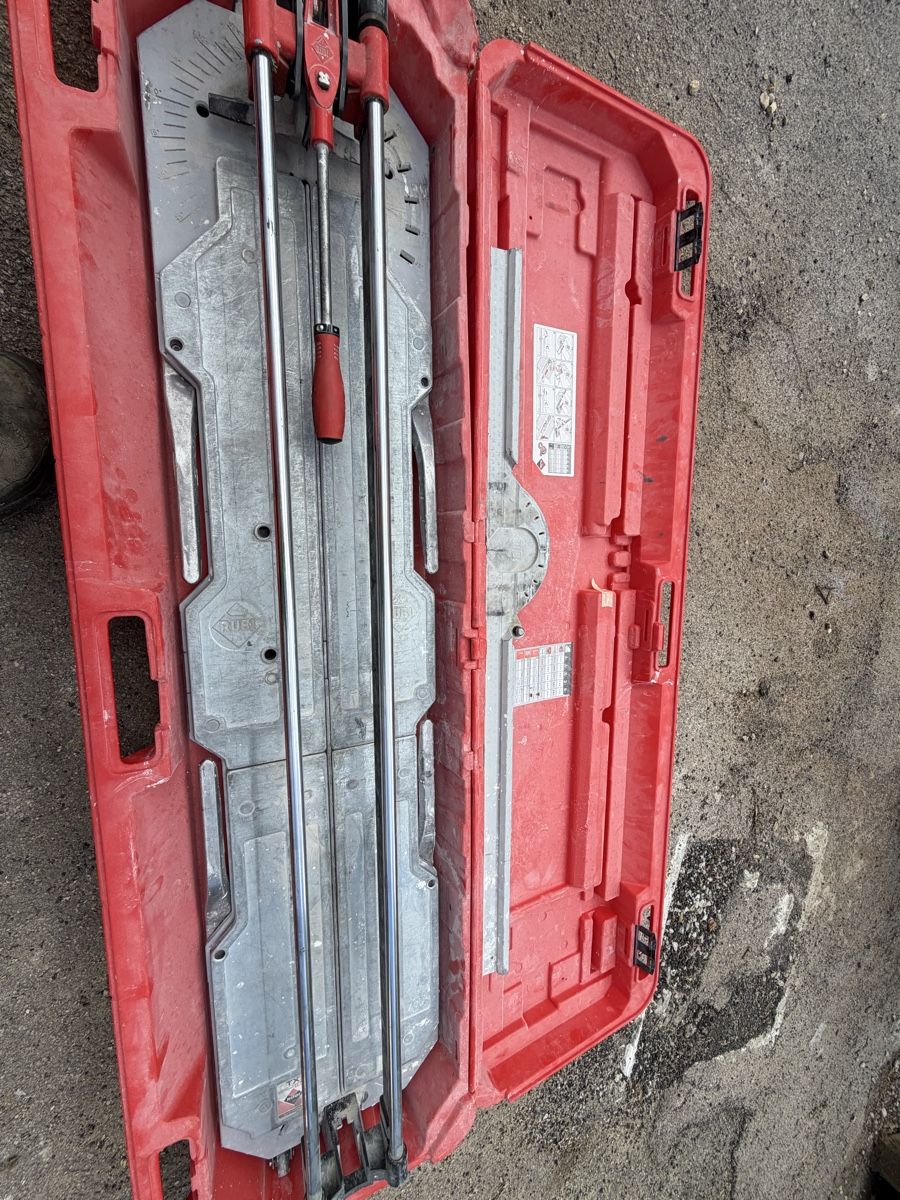 Tutte le macchine: Rubi TX1200 carreleuse  – Usato da Les Emibois venduto da ines7ferreira 2