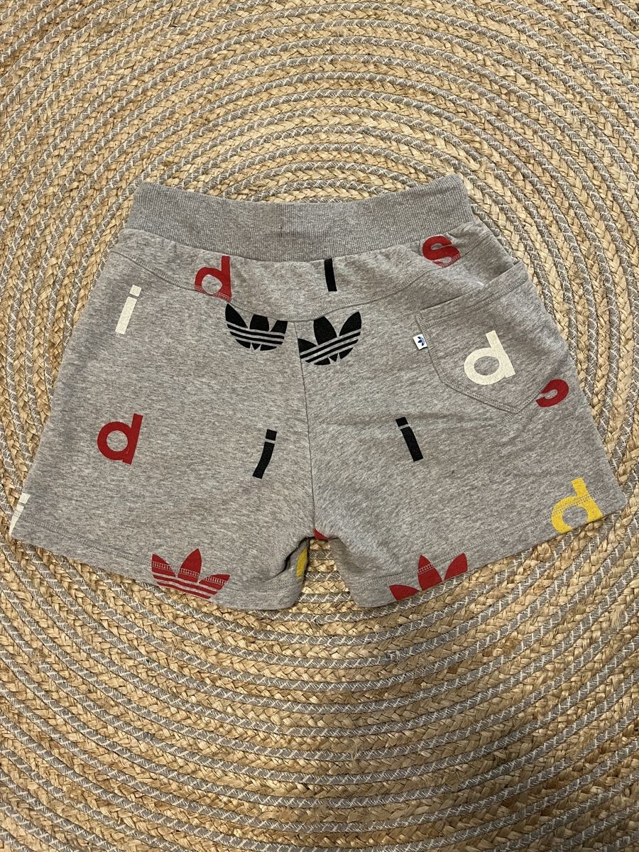 Adidas Pantaloni: ADIDAS Shorts – Usato da Chur venduto da flaviavincenz 2
