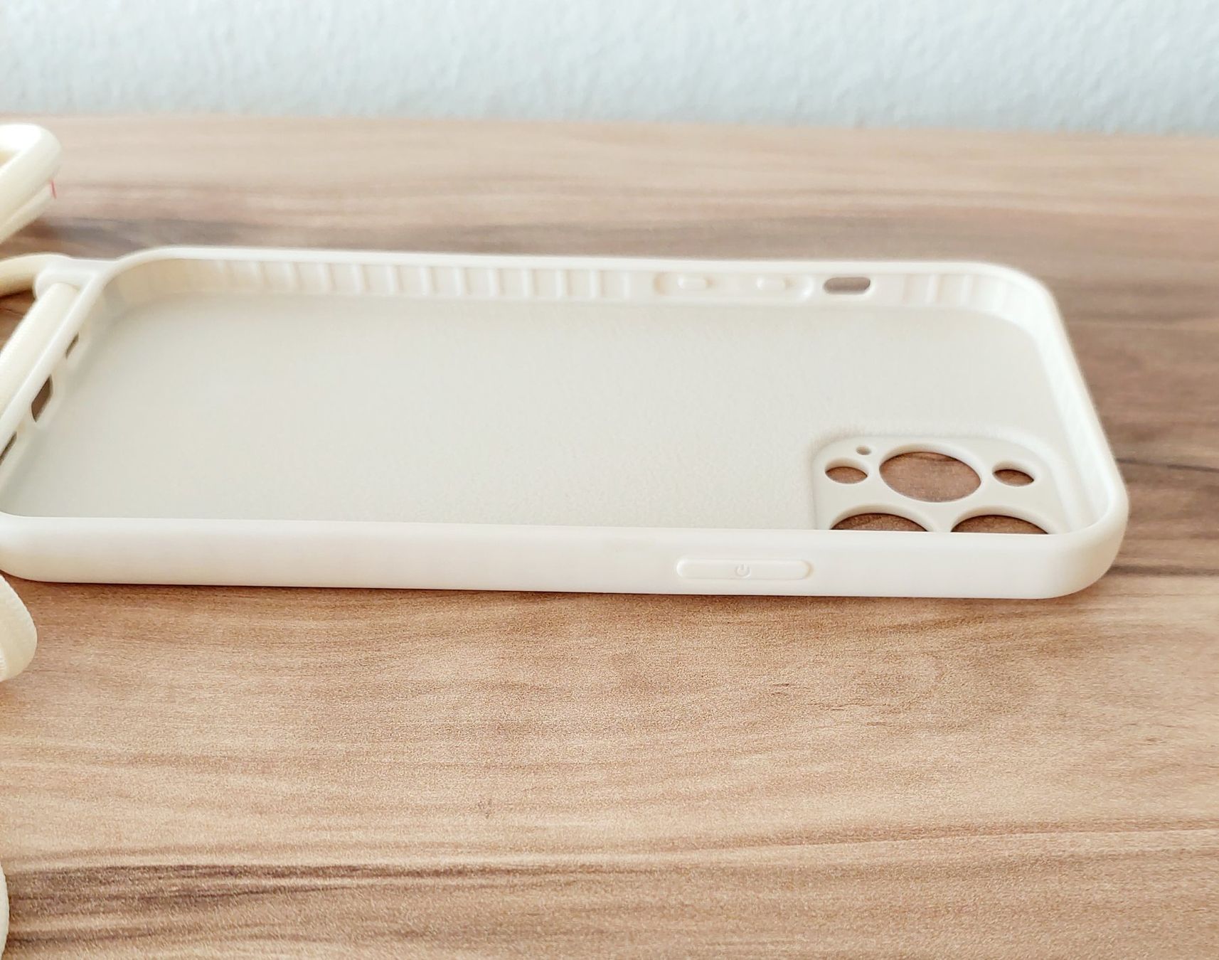 Cover & Protezioni schermo: Handyhülle iPhone 13 Pro Max mit dem Tragegurt Neu – Nuovo e nell'imballaggio originale da Zürich venduto da maj_76zn 8