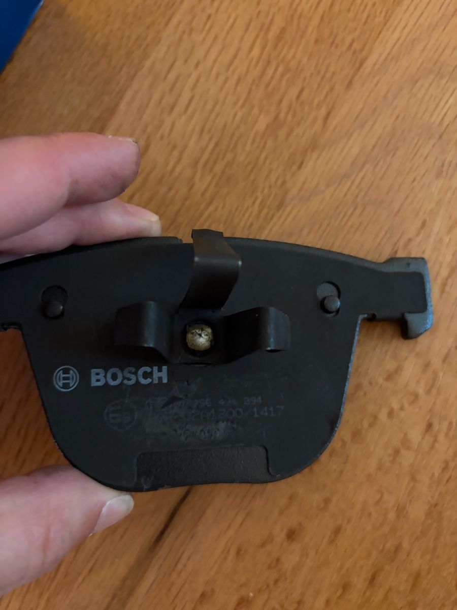BMW Tutti pezzi di ricambio auto: Bosh Bremsbeläge BMW 740/745 – Nuovo e nell'imballaggio originale da Laupen venduto da TecProPalmer1092 4