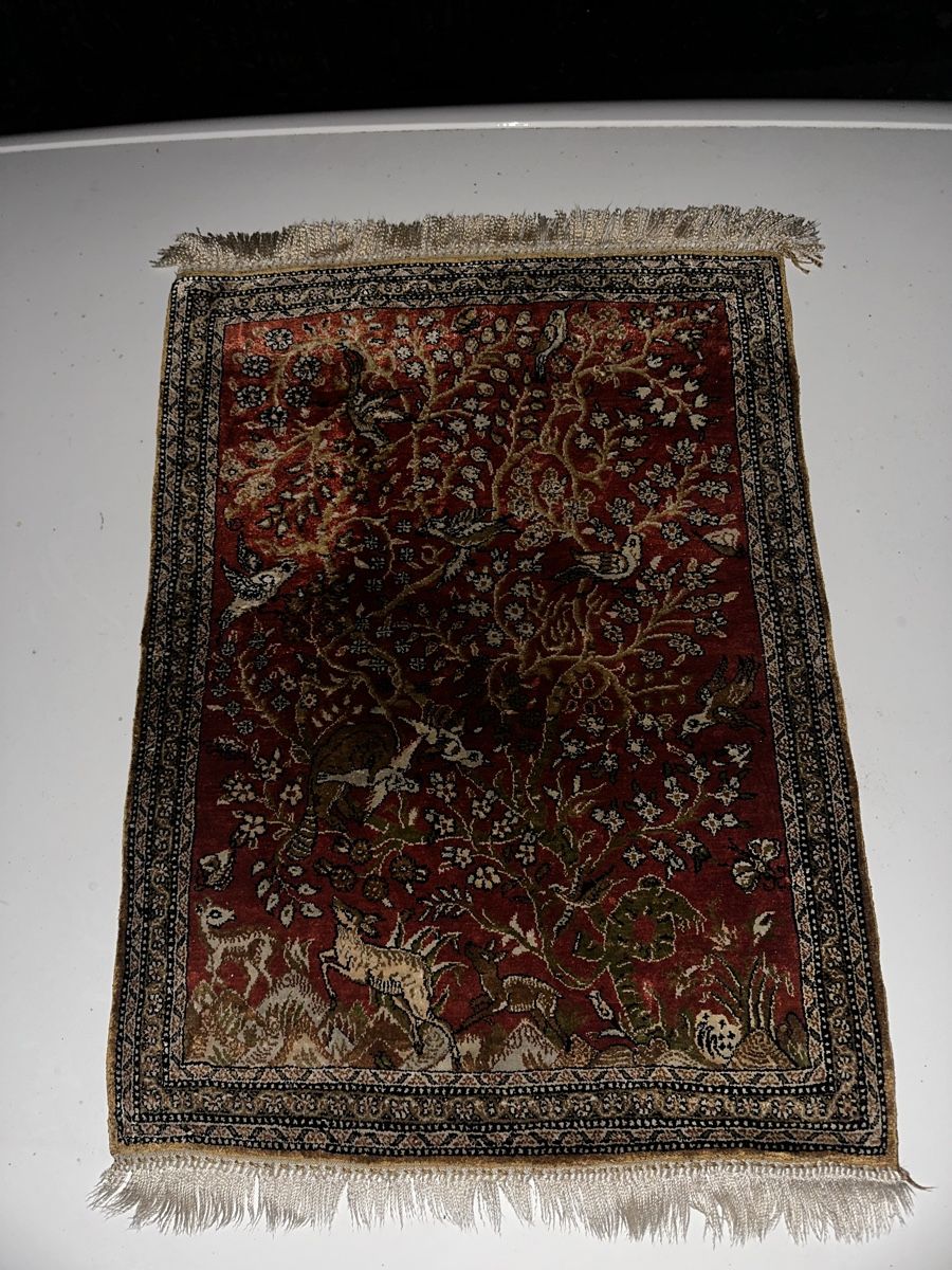 Teppiche: Handgemachter Qum-Seide Teppich – Gebraucht aus Tann von Swiss-Treasures