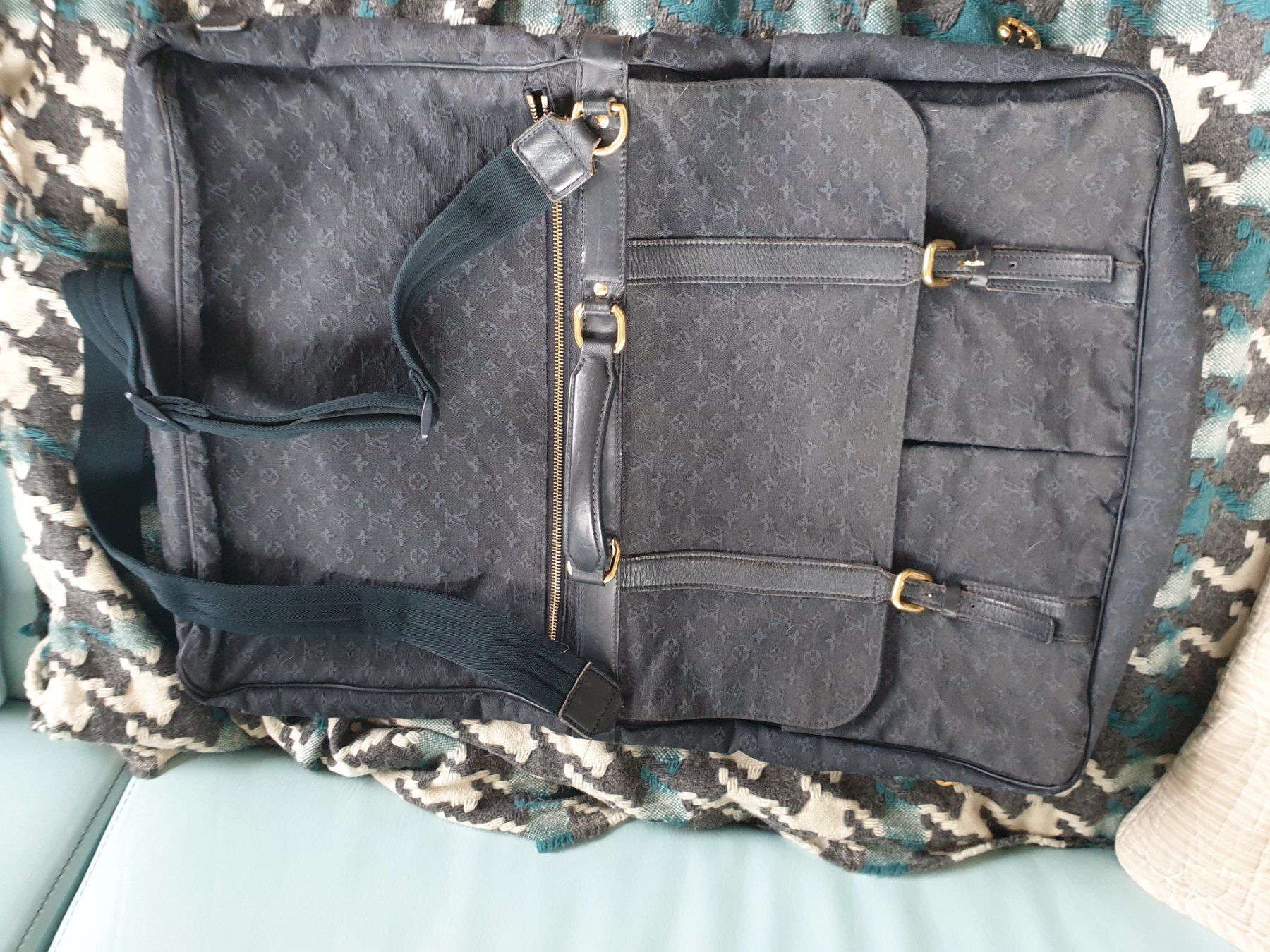 Louis Vuitton Sacs: Louis Vuitton Denise Navy Monogram Messenger Tasche – D'occasion à Bottmingen par sandy_2 5