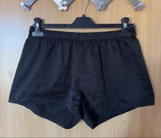 Schwarze Shorts