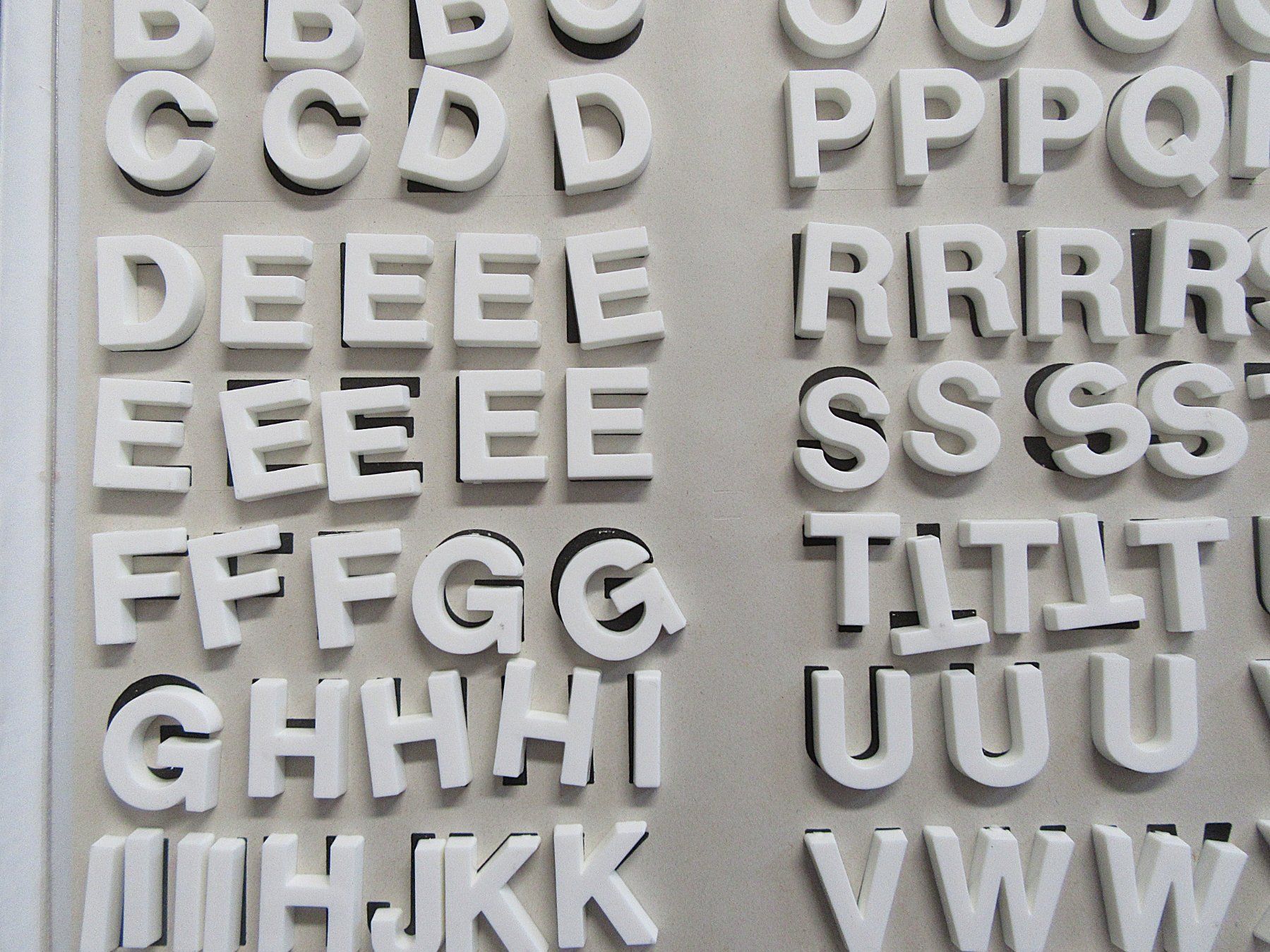 Giochi: Revue - 3D Magnet-Buchstaben – Usato da Auenstein venduto da Padabimbim 6