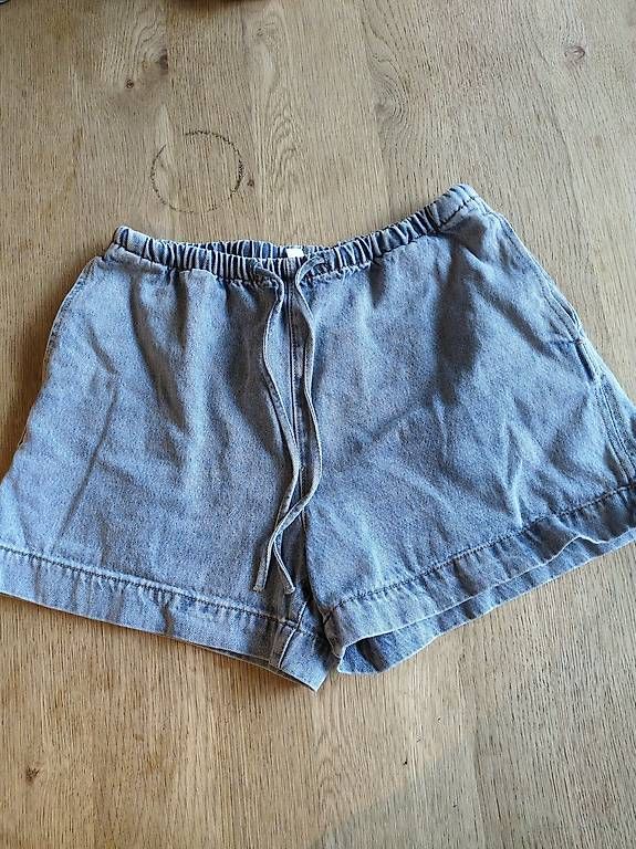 Jeans: Jeans Shorts  – D'occasion à Flums par tin_zk28