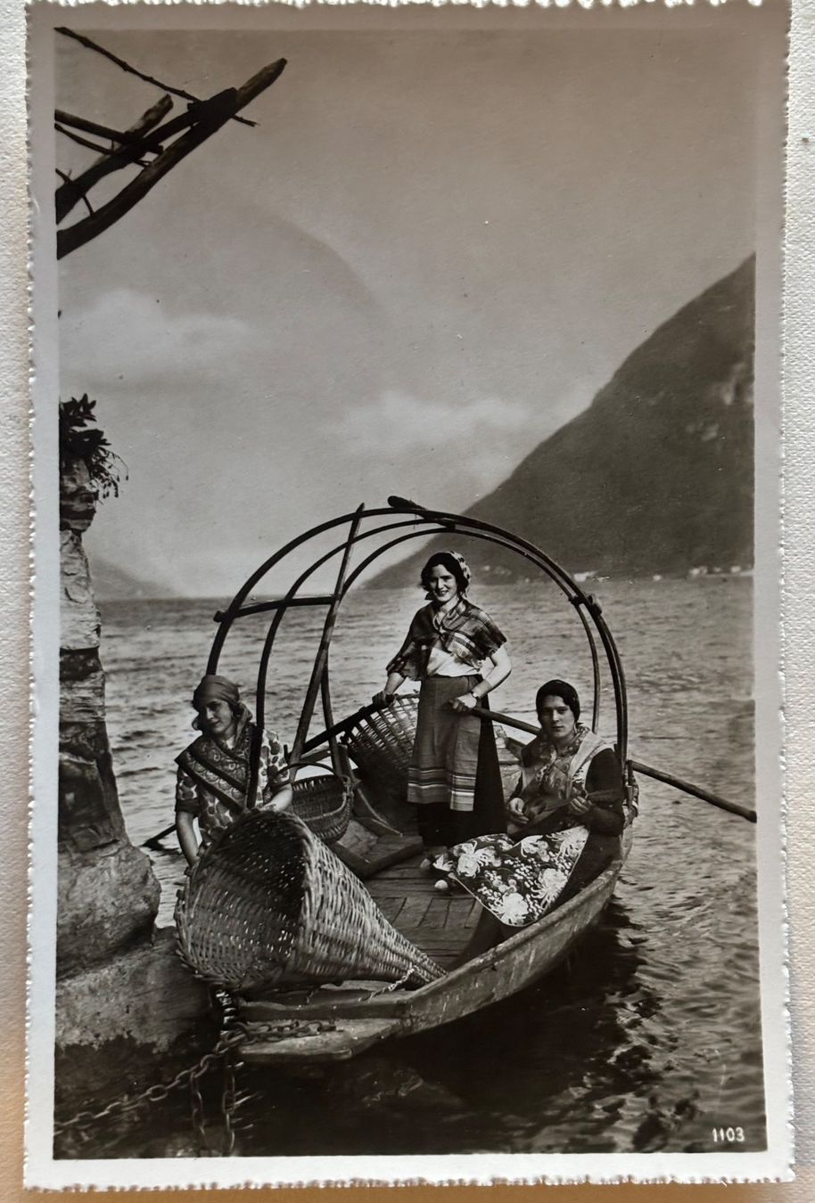 Cartes postales: Codtume ticinese, Tessin – D'occasion à Frauenfeld par Merk52