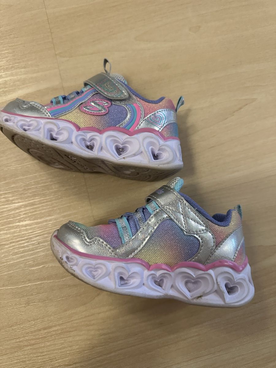 Skechers Schuhe für Mädchen: Skechers Heart Lights Mädchen Gr. 23 – Neu (gemäss Beschreibung) aus Rotkreuz von Bikiii87 1