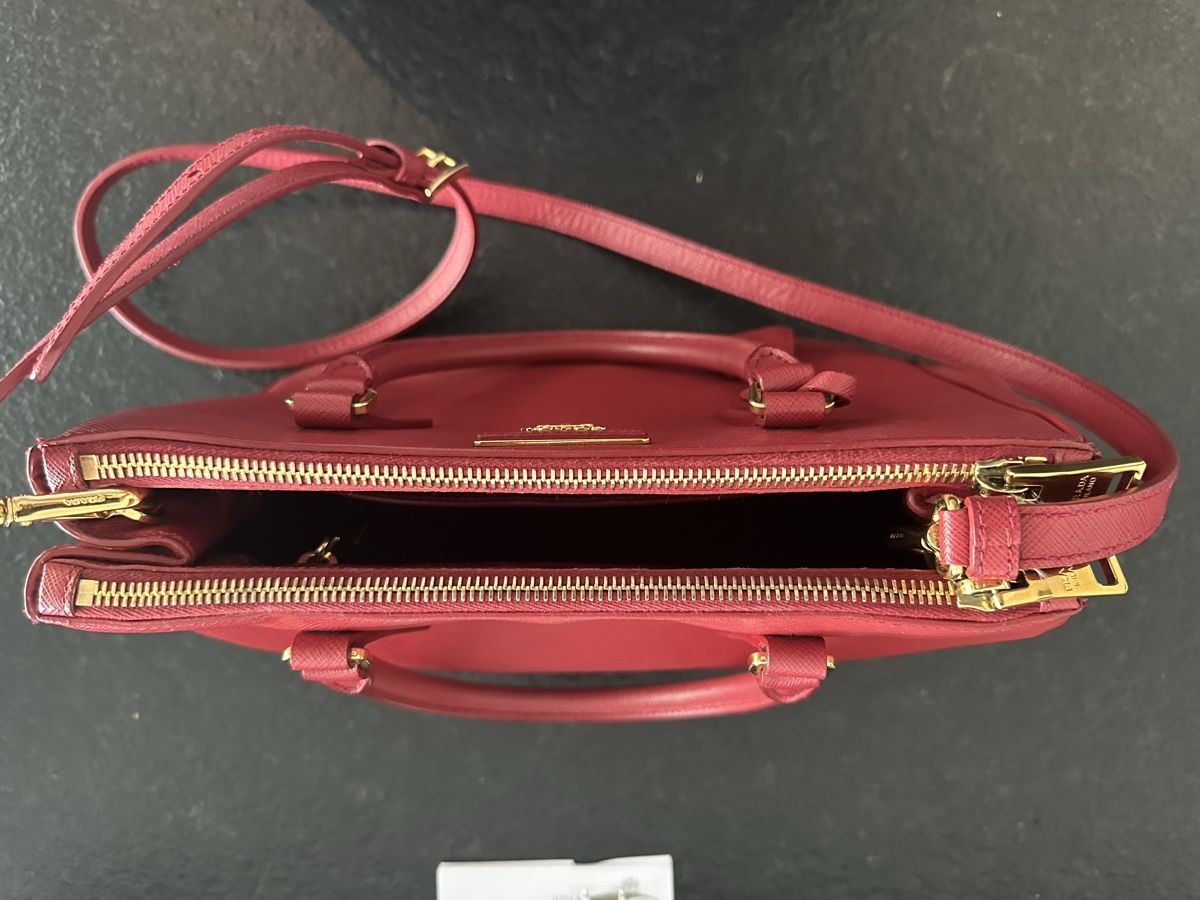 Prada Borse da donna: Prada Tasche, rot, Topzustand – Nuovo (secondo la descrizione) da Wettswil venduto da haddy91 5