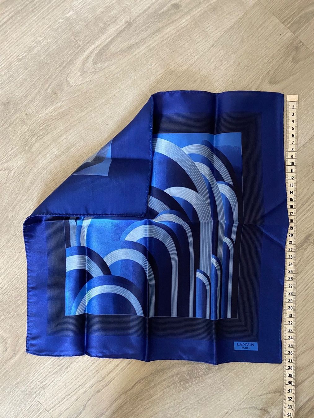 Lanvin Foulard & Sciarpe: Foulard LANVIN paris – Usato da Montreux venduto da Perledor 5