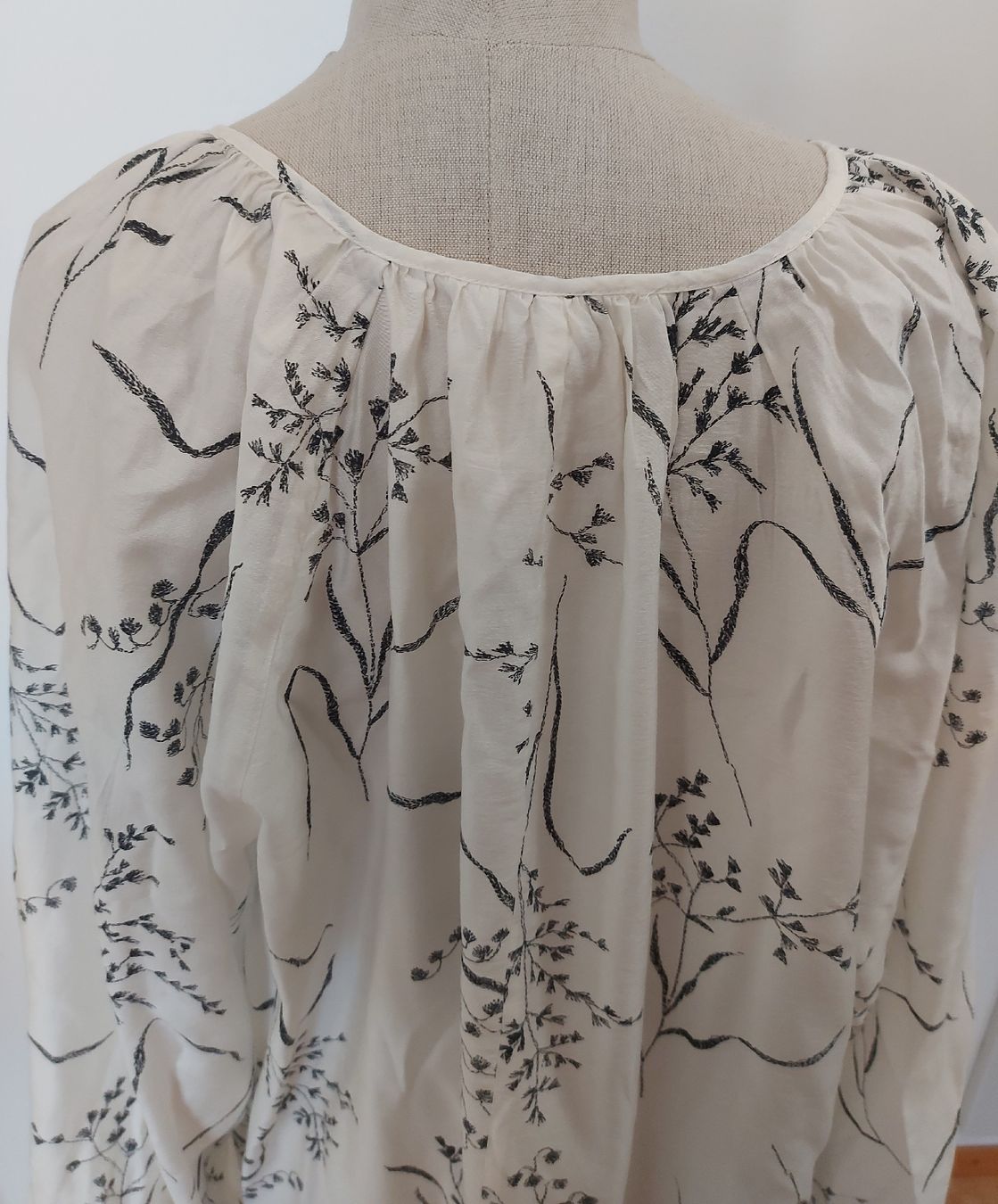 H&M Vestiti: Kleid, Ecru mit Blumen Print, Gr. L – Usato da Oberengstringen venduto da PaolaDe 3