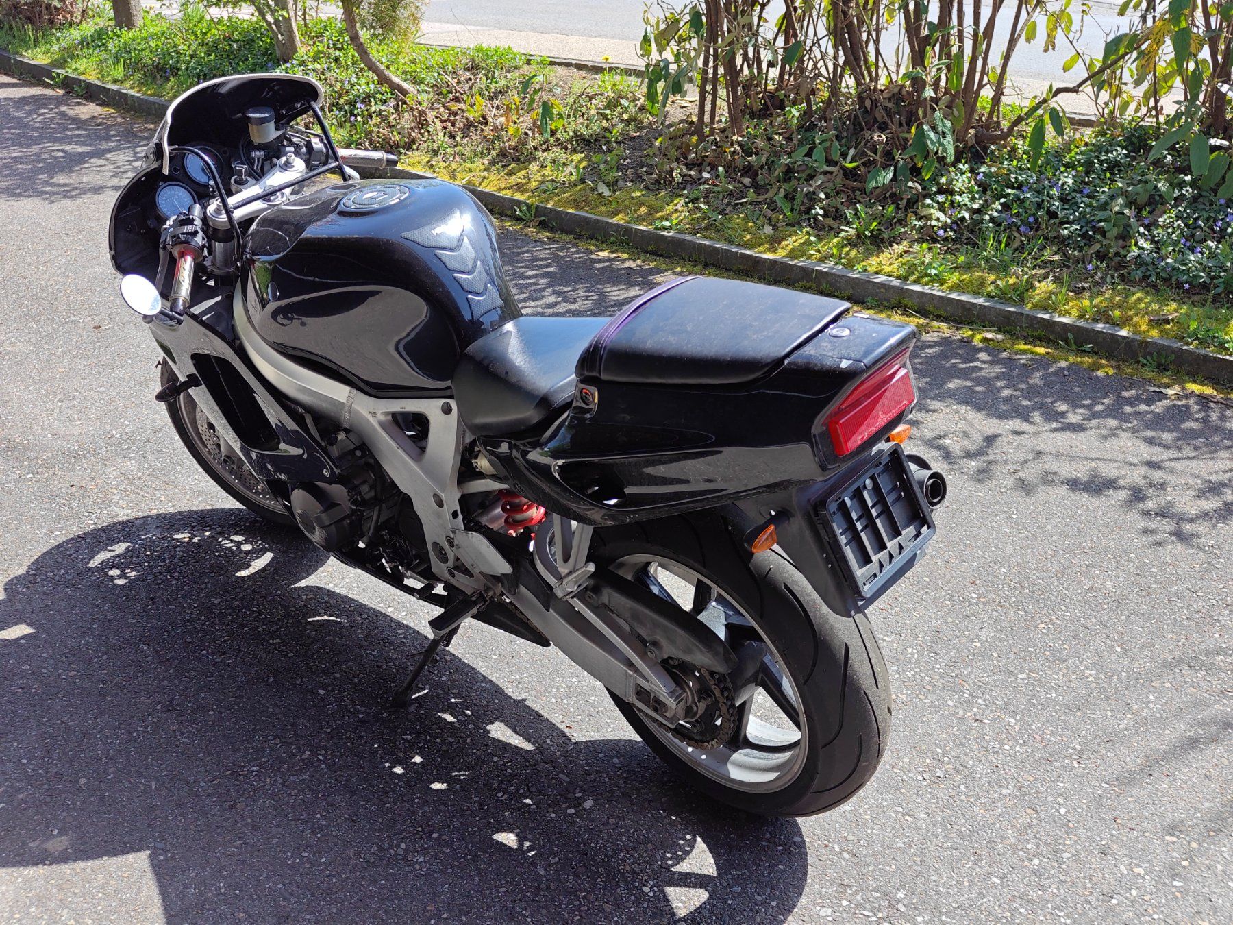 Honda Strada: Honda CBR 900 RR Fireblade SC28 – Usato da Ufhusen venduto da BlackWodka 3
