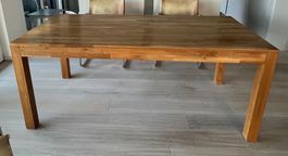 Esszimmertisch