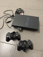 PS2 Konsole mit 2 Controllern und Kabeln - sofort spielberei