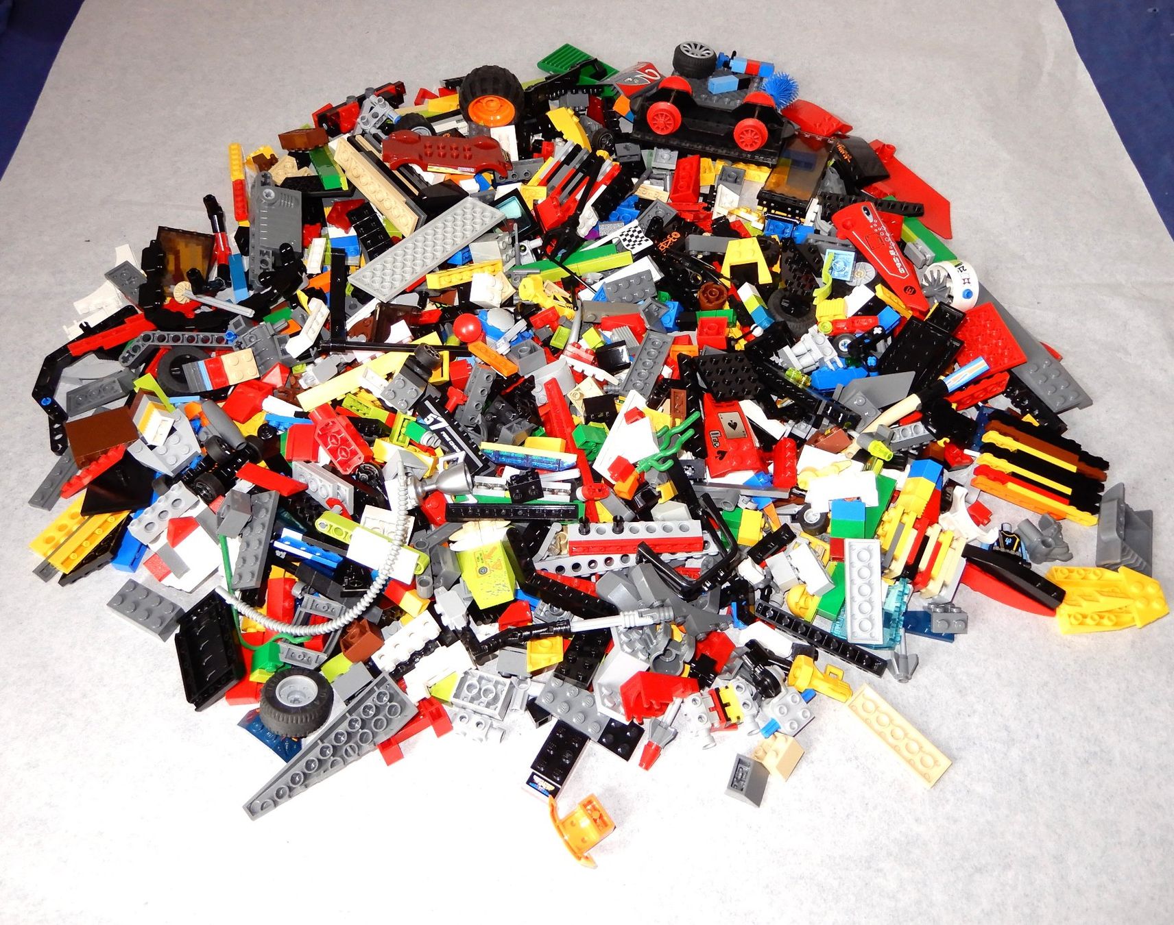 Lego Jeux de construction: LEGO TECHNIC, 1,5 Kilo – D'occasion à Senèdes par tintinette43