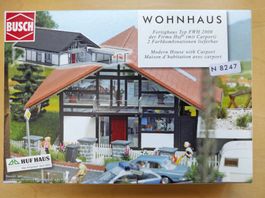 Wohnhaus mit Carport, grau/schwarz von Busch lasercut N
