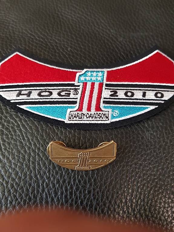 Plaketten & Abzeichen: Harley Davidson Patch mit PIN – Gebraucht aus Balsthal von Rucksackschweizer