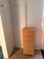 Garderobenschrank aus Massivholz mit Kleiderstange
