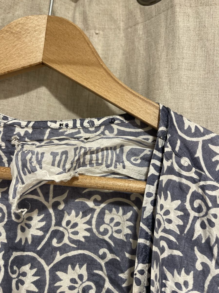 Arte internazionale: Kimono blau gemustert aus Seide Versand 9.- – Usato da Meilen venduto da ana9 1