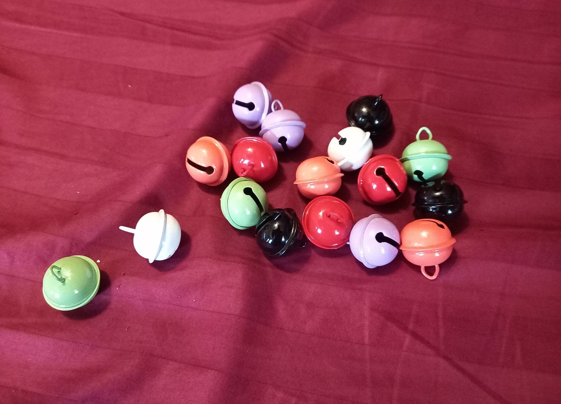 Campanacci mucche: 100x kleinen Glöckchen COLOR MIX - petites cloches – Nuovo e nell'imballaggio originale da Bremblens venduto da LOVA-MUSICA-SHOP