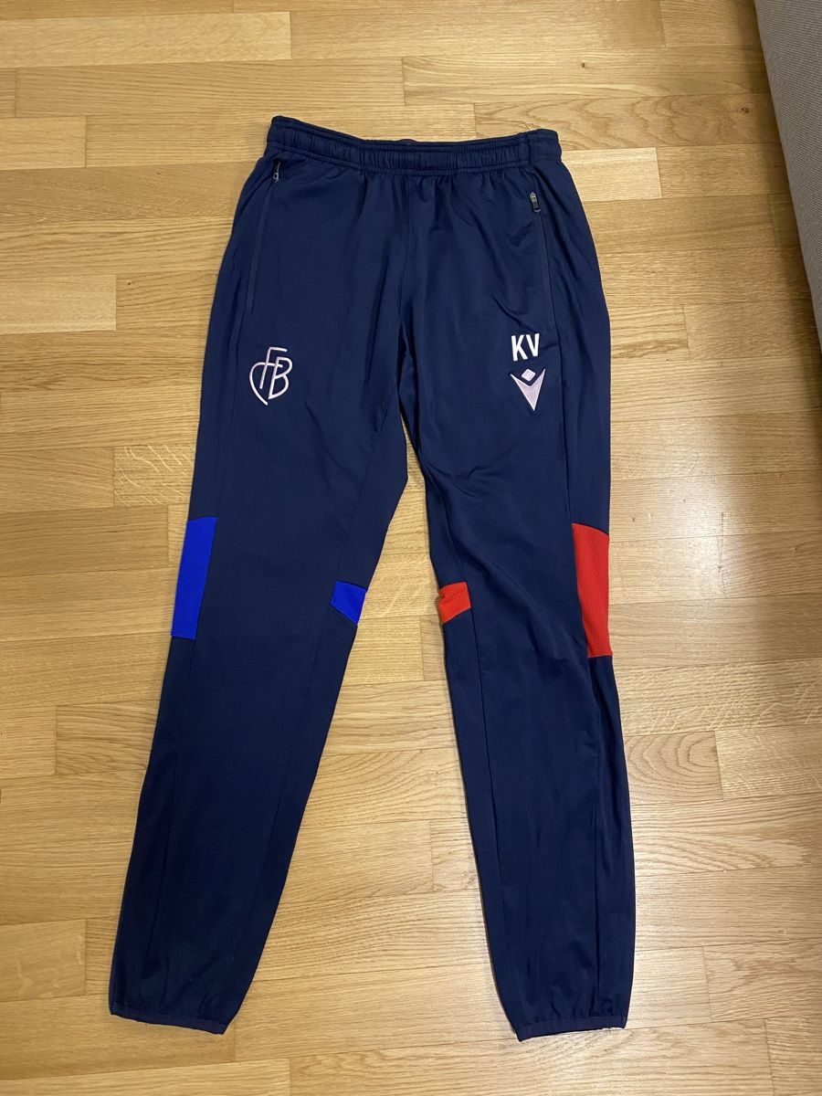 Pantaloni: FC Basel Trainingshose Macron M – Usato da Basel venduto da niki7v