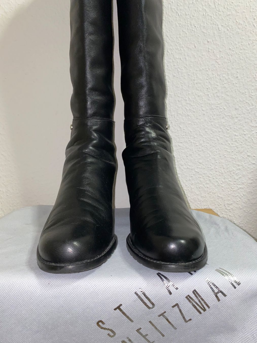 Stuart Weitzman Damenschuhe: Stuart Weitzman halfnhalf Leder Stiefel, schwarz – Gebraucht aus Uitikon Waldegg von MGC 3