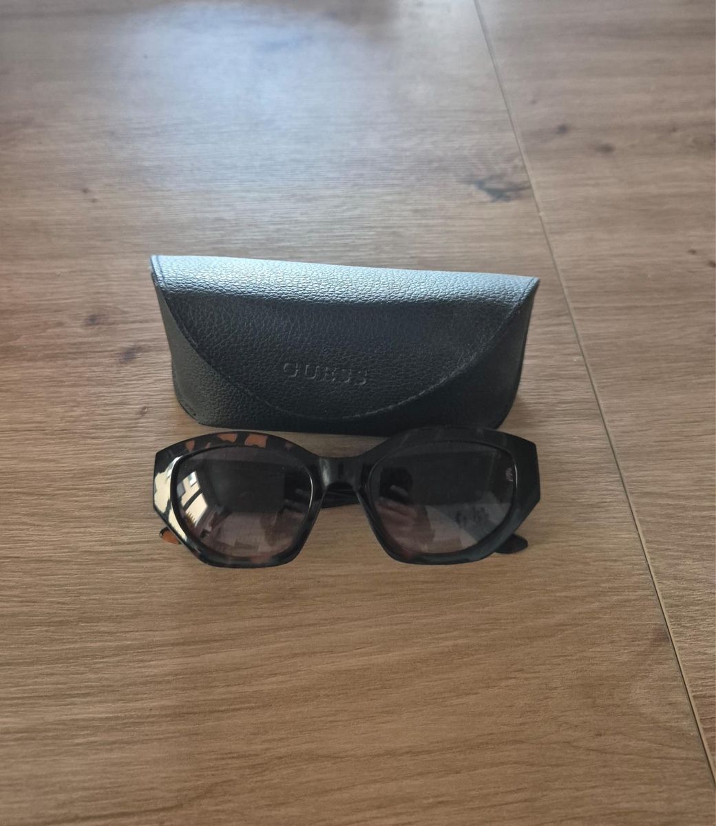 Guess Brillen & Gläser: Guess Sonnenbrille – Gebraucht aus Einsiedeln von sandramon