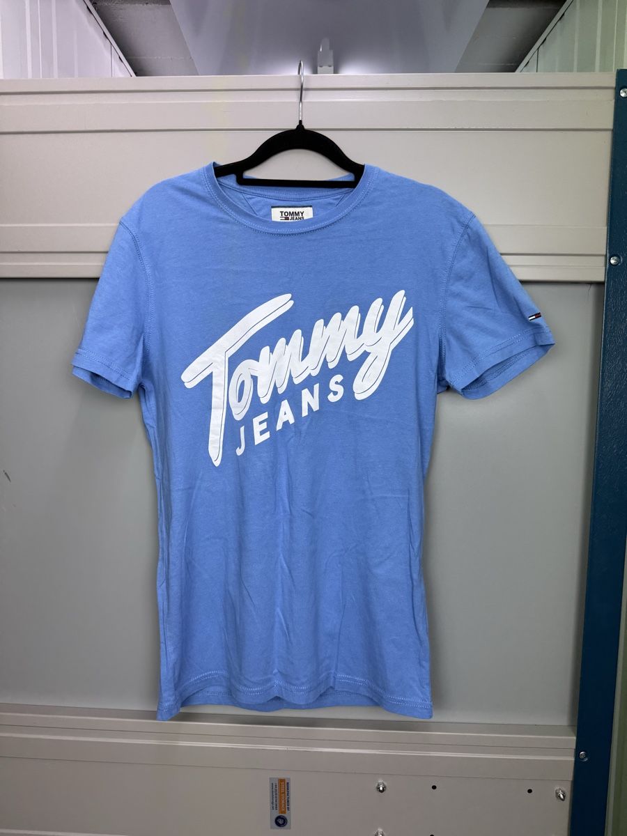 Tommy Hilfiger T-shirts: Tommy Hilfiger jeans tee – D'occasion à Lausanne par Unehistoiredesapes