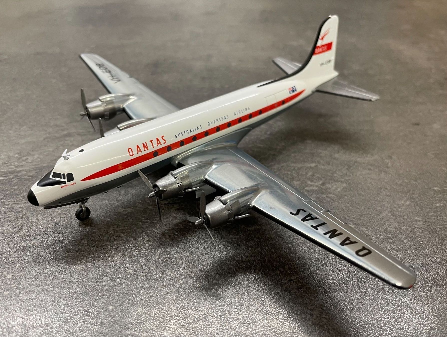 Herpa Kit di modellismo & Modellini statici: Herpa Wings 571555 "Qantas" – Nuovo e nell'imballaggio originale da Sursee venduto da Toni-SpielSursee 1
