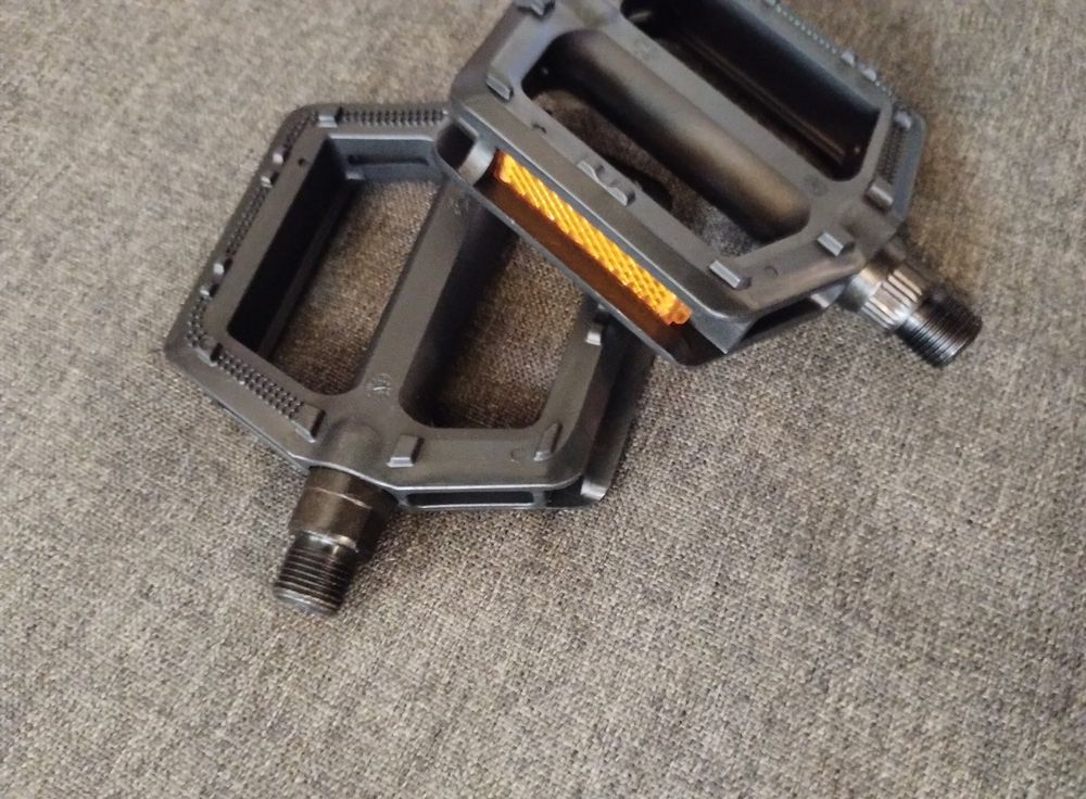 ANDINUS MTB Pedale 9/16 Zoll - Verstärkte Polymer Pedale 110x80mm Schwarz