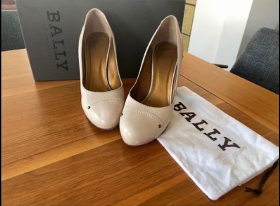 Bally Scarpe da donna: Bally Leder Pumps beige mit Holzabsatz Gr 39 – Nuovo (secondo la descrizione) da Ipsach venduto da Monagiwa