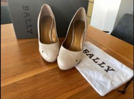 Bally Leder Pumps beige mit Holzabsatz Gr 39