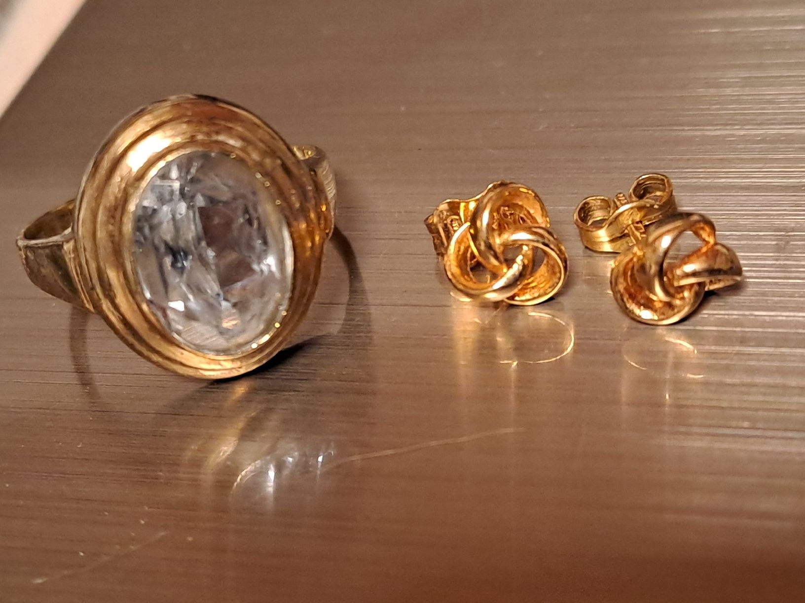 Orecchini pendenti & Orecchini a lobo: 8Karat Ring und Ohrstecker – Usato da Matzingen venduto da Aurinko